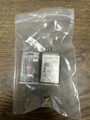 USED ALLEN-BRADLEY 700-HA33Z24