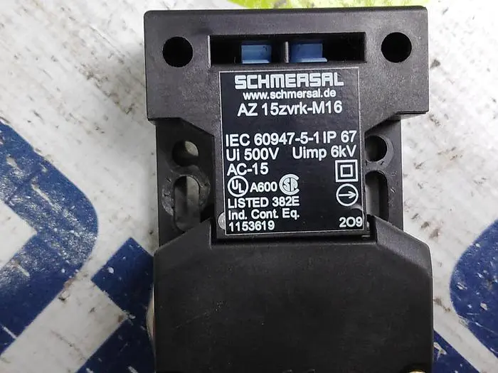 NEW SCHMERSAL AZ15ZVRK-M16