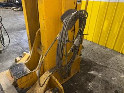 (4) 20 TON (160,000 LBS TOTAL) RAILWAY / NEUERO HEAVY DUTY MOBILE VERTICAL LIFT JACKS: YOBRO #24229