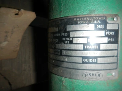 Fisher 1 1/2" 250 Rating, Iron, Threaded 3 - Way Control Valve