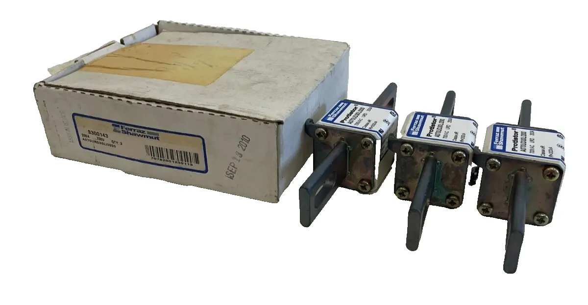 NEW FERRAZ SHAWMUT S300143 FUSES 200A 700V A07OUD30LI200 QTY:3