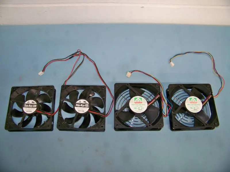 (4) Cooling Fans; (2 of 4) are San Ace 120, (2 of 4) are Protechnic
