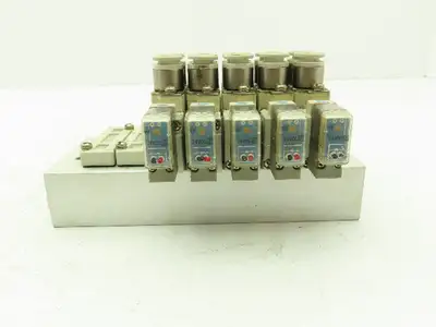 SMC 5 SMC 30-SY5320-5HZ-C8 Solenoid Valves On A Valve Block 24VDC Coils