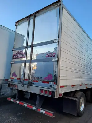 USED 2005 UTILITY 50 FOOT