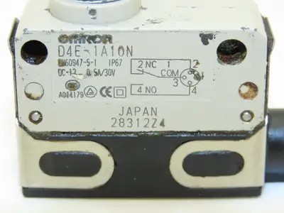 Omron D4E-1A10N Slim Compact Limit Switch Roller Plunger 0.5A 30VDC Lot of 4