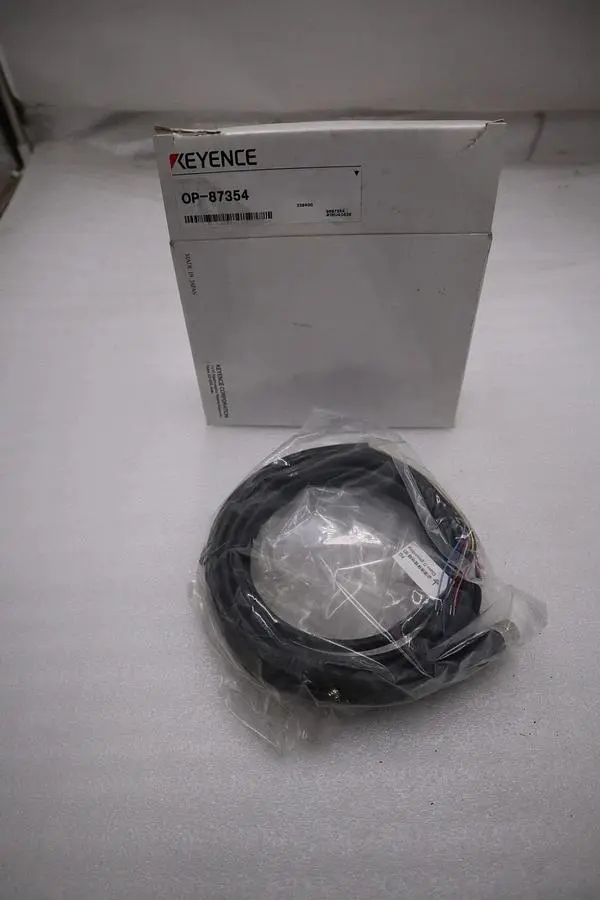 NEW OPEN BOX  Keyence OP-87354 Standard control cable STOCK H865A
