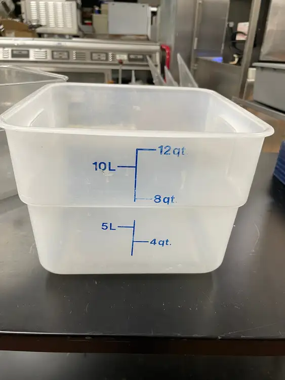 Used Cambro Used Cambro CamSquares 12 Qt. White Square Polyethylene Food Storage Container - TH2 Restaurant Storage Containers Illinois US | Falcon Restaurant Supply #1374878