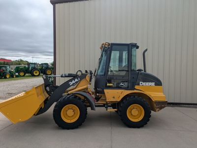 USED 2016 Deere 244J