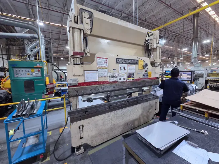 Used 2005 CINCINNATI PROFORM 90 PF X 8 FT Press Brakes Illinois US | Machinery Marketing International #925195