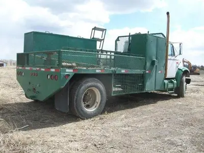 USED 1997 IHC INTERNATIONAL 4900 S/A SERVICE TRUCK