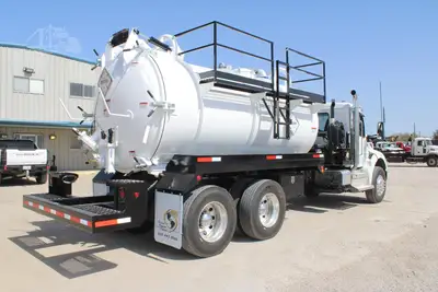 New | in-Stock 2027 PETERBILT 548 Vacuum Truck Texas US | Roll Off Truck World #1492027