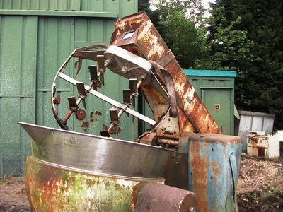 1,140L S/S Bch Scraped Jktd Tilting Pan