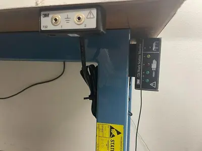 WORKBENCH WITH ANIT STATIC WORK STATION BY 3M