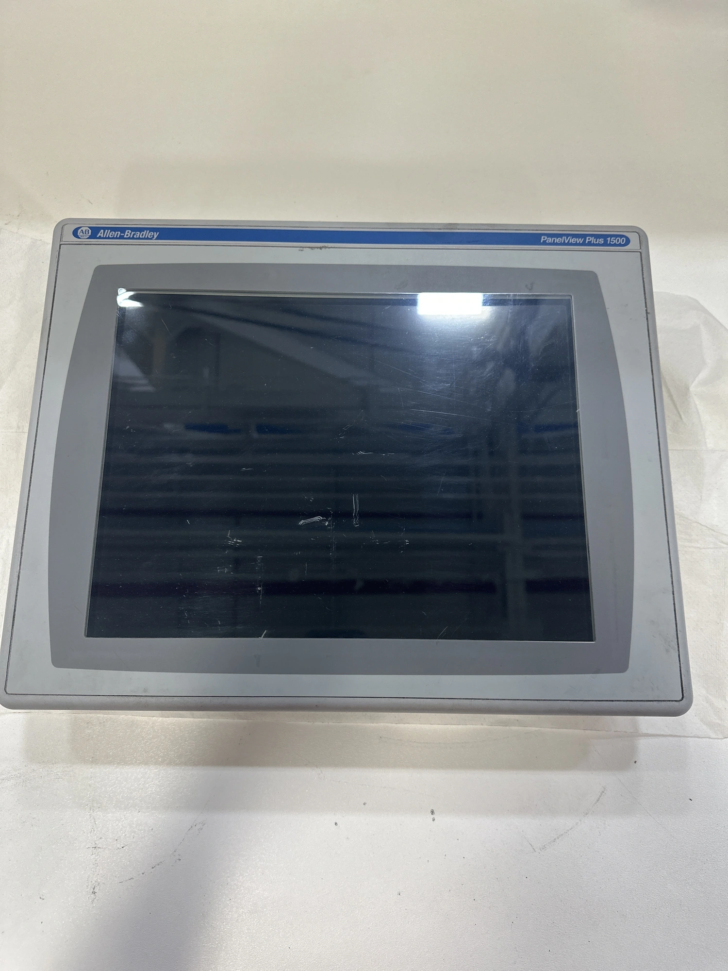 USED ALLEN BRADLEY 2711P-T15C4D8