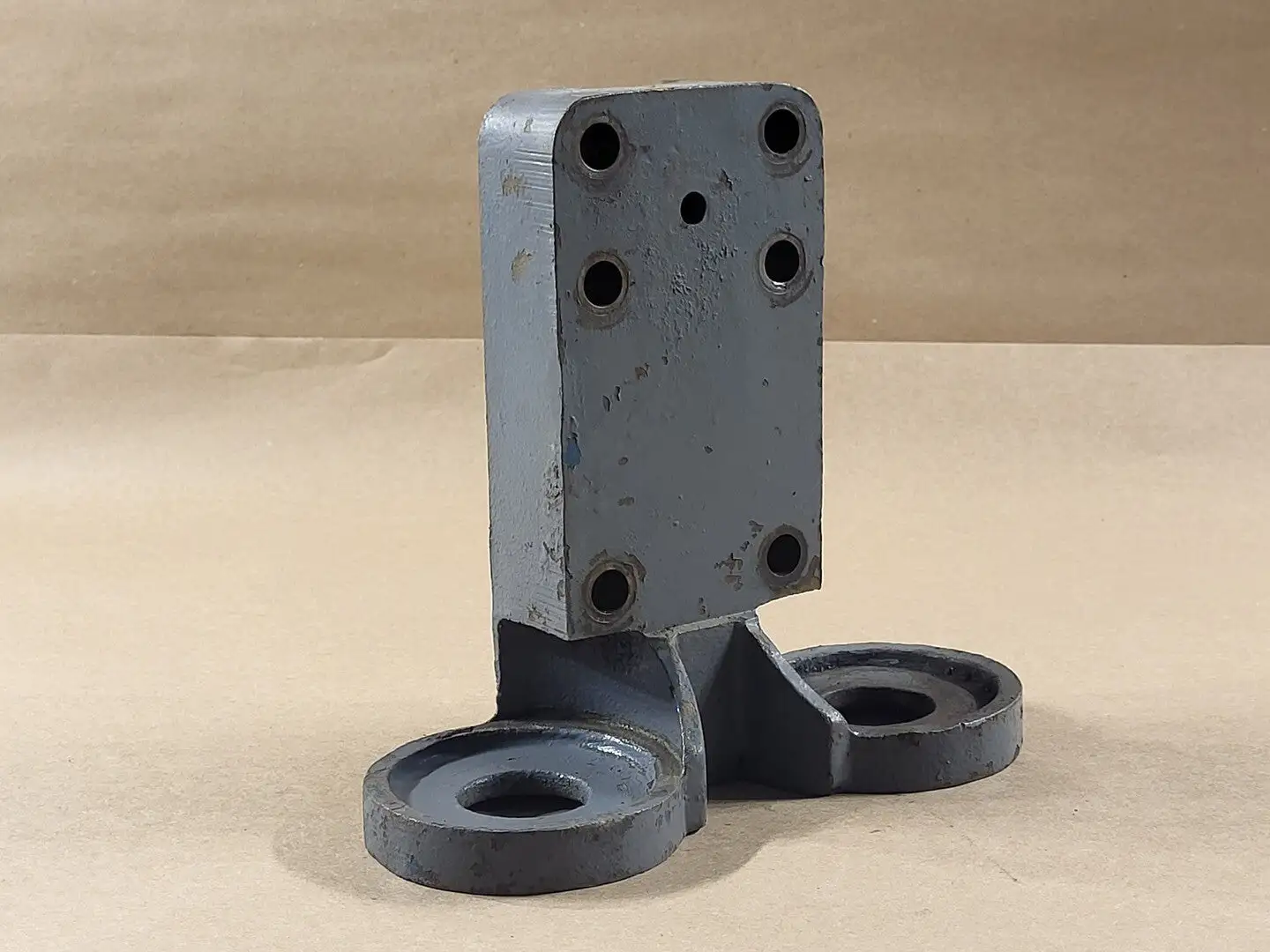 Front Engine Mounts F8L413
