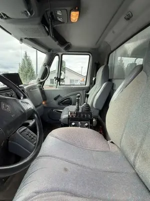 Used 2006 INTERNATIONAL 7400 Bucket (boom) trucks Washington US | Puget Sound Truck Sales #1541018