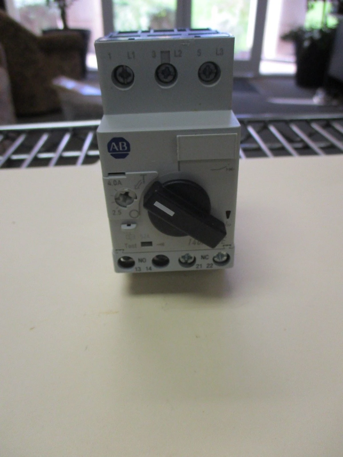 USED Allen-Bradley 140M-C2E-B40 Ser B