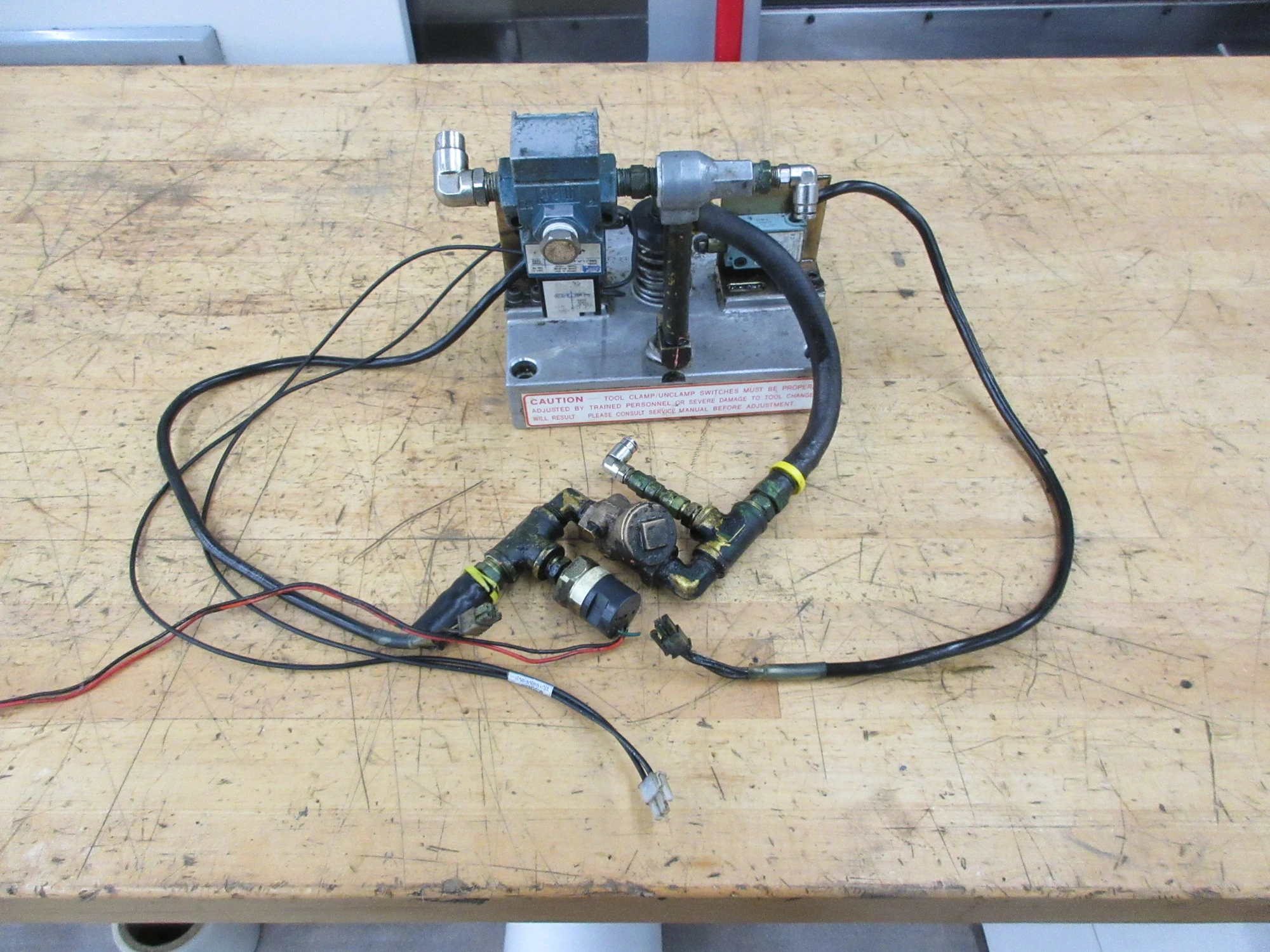 USED 1998 USED HAAS PARTS AND TOOLING VF SERIES 40 TAPER TRP ASSEMBLY