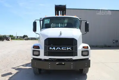 New | in-Stock 2027 MACK MD7 Rolloff Trucks Texas US | Roll Off Truck World #1491924