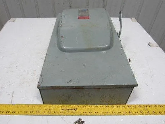 Crouse Hinds DF424A 200A 240V 3Ph 50HP Max Fusible Mechanical Disconnect