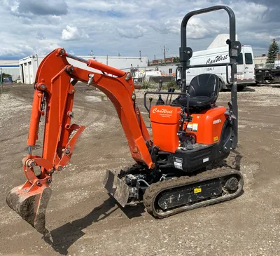 USED 2019 Kubota K008