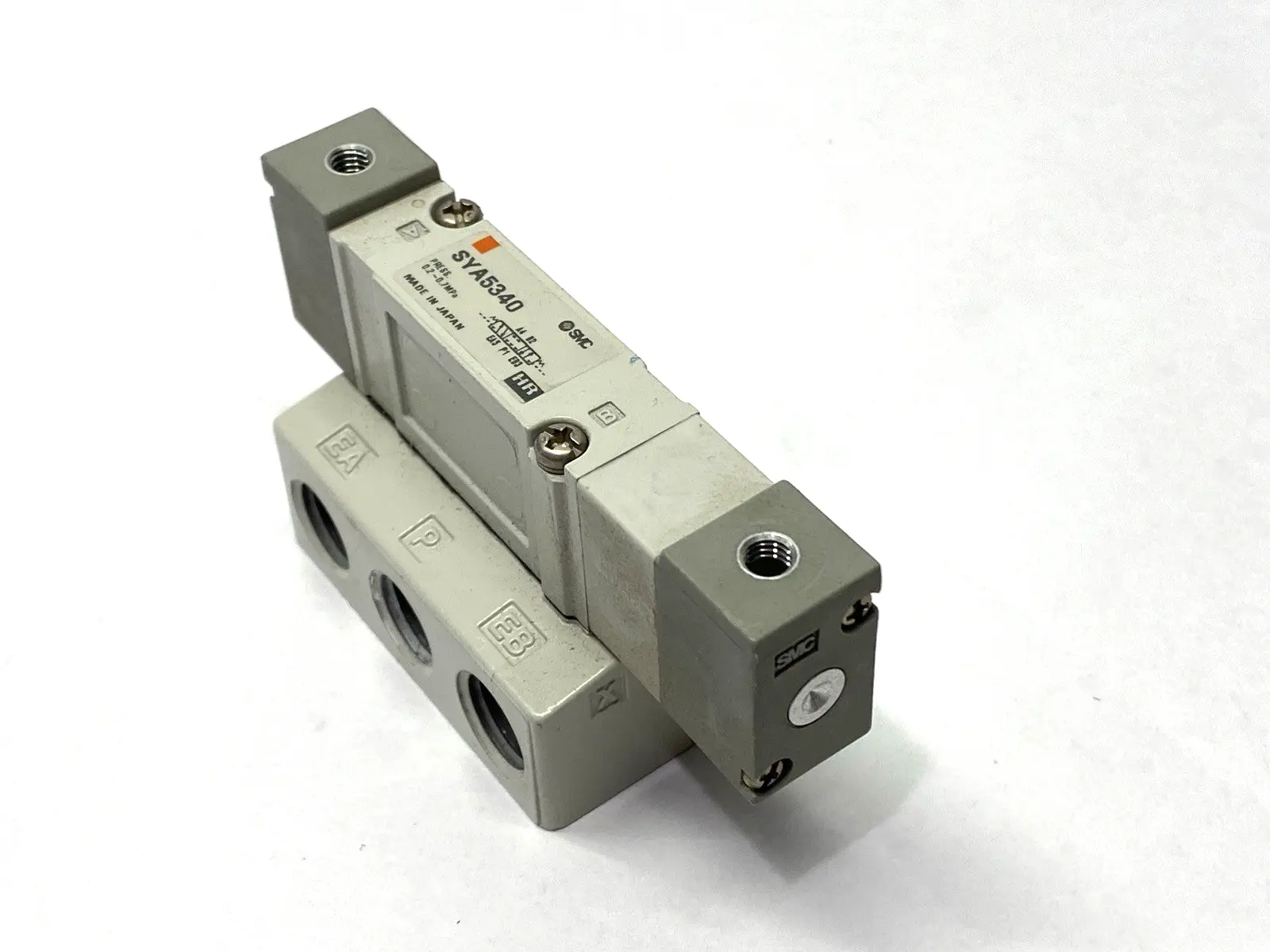 USED SMC AIR PILOT VALVE & BASE MOUNT 1/4" NPT