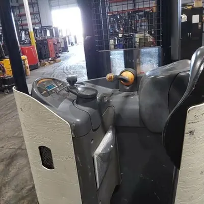 USED 2016 CROWN RR5725-45