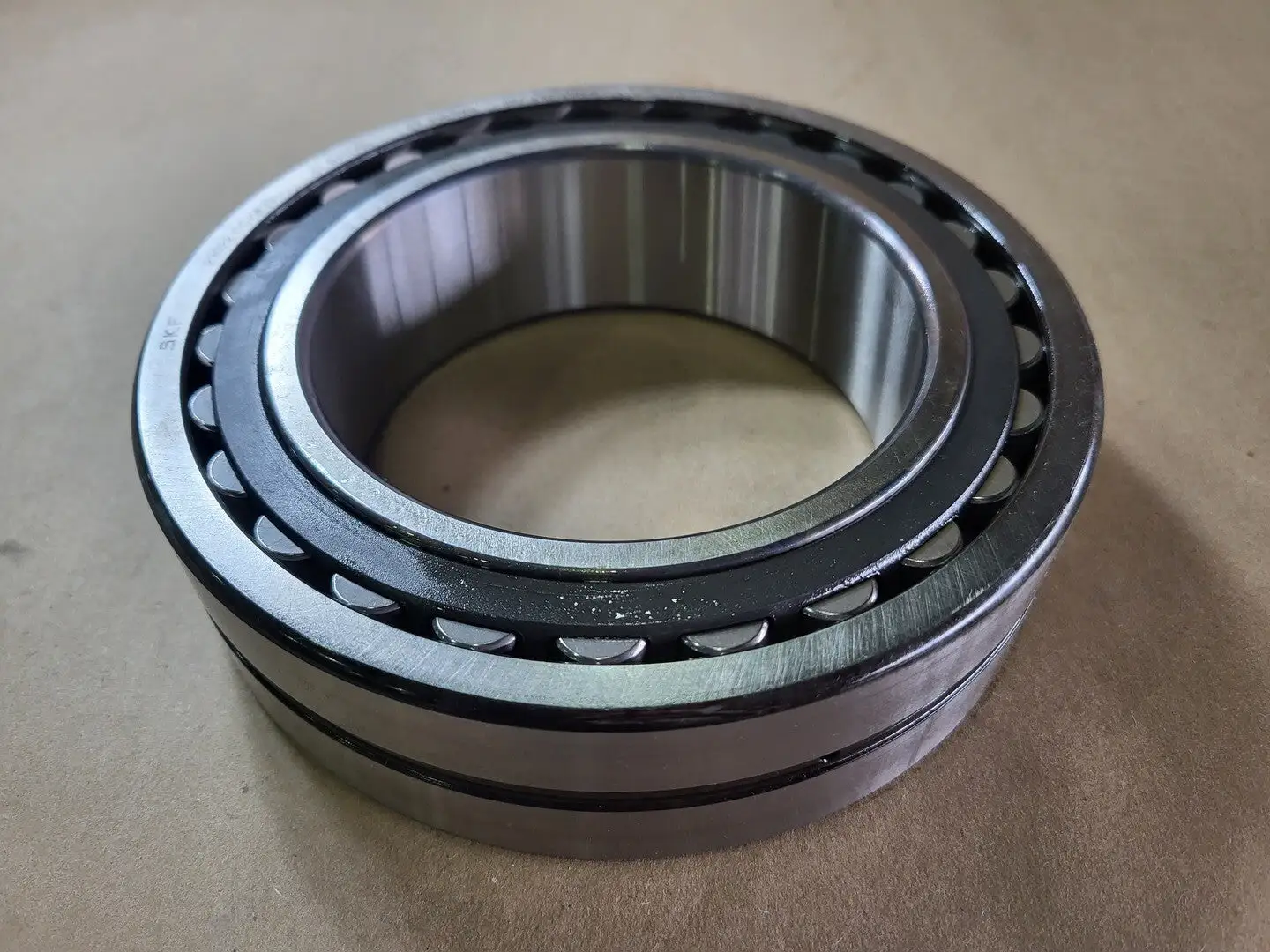 NEW SKF 23022 CC/W33
