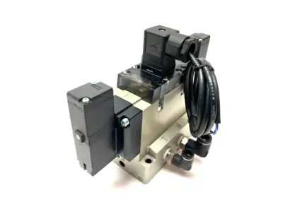USED SMC 4/5 PORT SOLENOID VALVE 3-POSITION DC21-26V