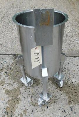 USED 10 GALLON MIXING TANK 10 GALLON