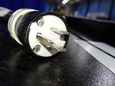 USED 2006 VINYL TECH FX25124