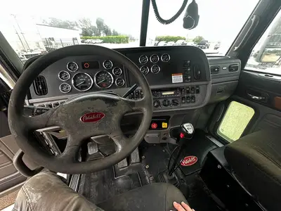 USED 2011 PETERBILT 384