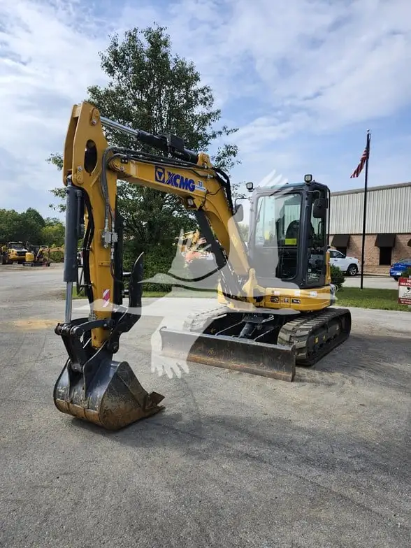 USED 2022 XCMG XE55U