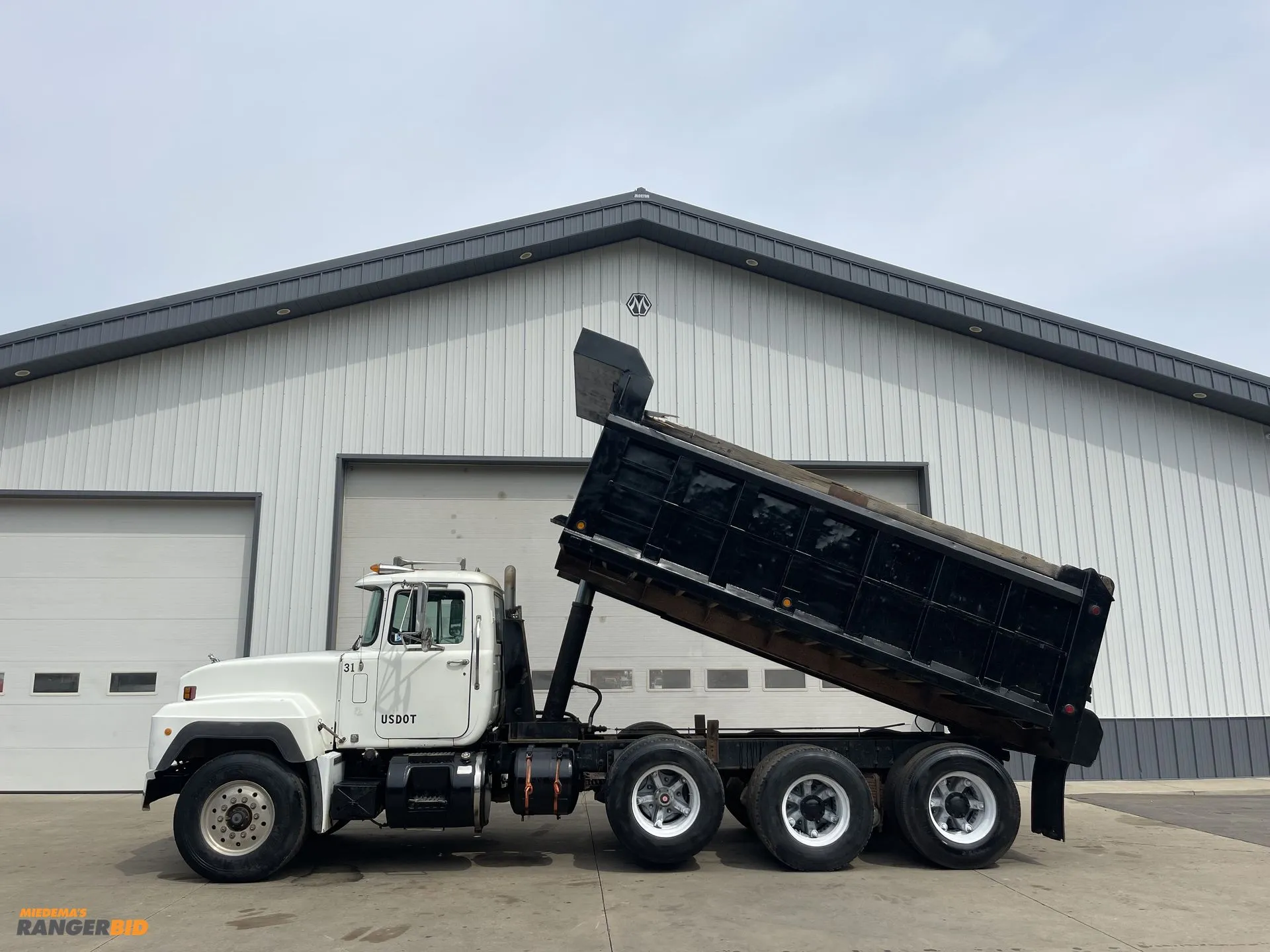 Used 1995 MACK RD688S TRI-AXLE Dump trucks Michigan US | Miedema Asset Management Group #1355014