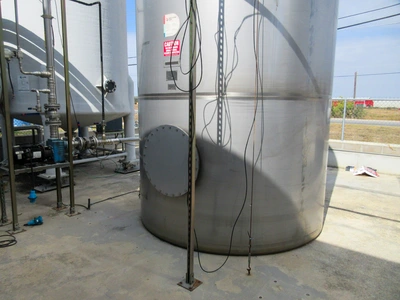 Vertical Tanks ss 5500 gallons