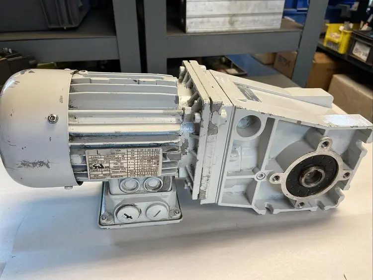 New | in-Stock LENZE GKR04-2MHAR-063-C42 Gearmotors | Surplus Asset Holdings #1226952