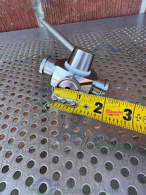 USED GE HEALTHCARE SALVI DN6 668 4-WAY 316 VALVE 18-5758-01 W/ 1/2" SANITARY FITTING