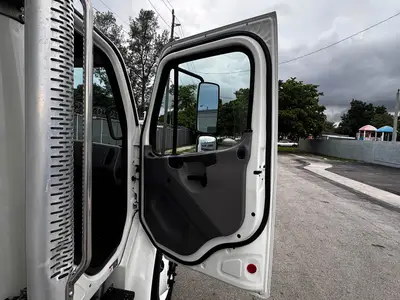 Used 2019 FREIGHTLINER M2 106 Tractors & Trailers Florida US | Truck and Van Outlet #1506258