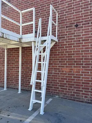 USED HEAVY DUTY CORNER MEZZANINE / MACHINE PLATFORM  154" X  117" X  136"