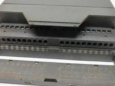 Siemens Simatic S7 6ES7322-1BH01-0AA0 24 VDC Output Module