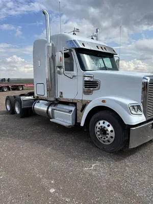 USED 2021 FREIGHTLINER CORONADO 122SD
