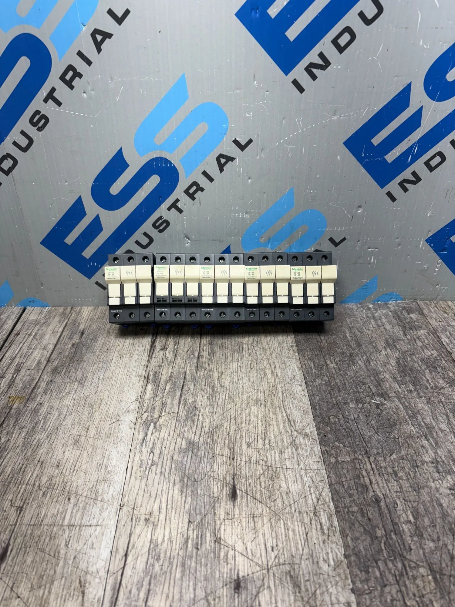 USED SCHNEIDER DF103