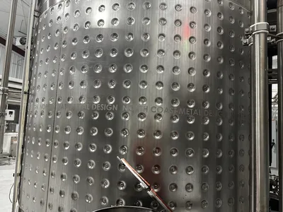 2500 Gallon Tank – 2 of 3
