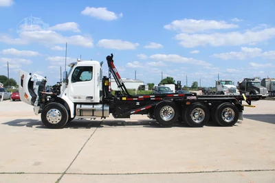 New | in-Stock 2027 PETERBILT 548 Rolloff Trucks Texas US | Roll Off Truck World #1492013