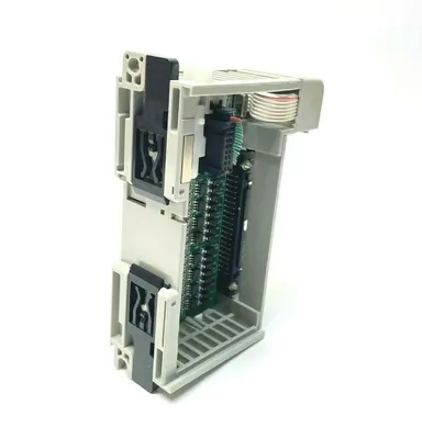USED ALLEN-BRADLEY 32 PT SOURCING OUTPUT MODULE