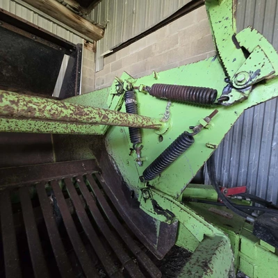 2010 SCHULTE 2500 GIANT Rock Picker | Iron Listing (13)