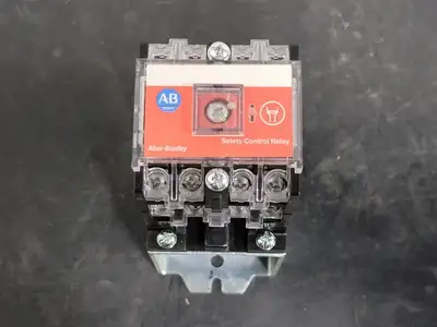 USED ALLEN-BRADLEY 700S-DCP620Z24