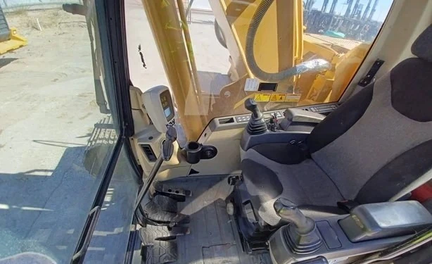 Used 2005 CATERPILLAR 320CL Excavators Texas US | Proxy Equipment #1382985
