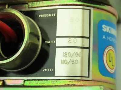 Honeywell Skinner V935LEH2050 Solenoid Valve 4-Way NO/NC 50PSI 120V 1/4" NPT