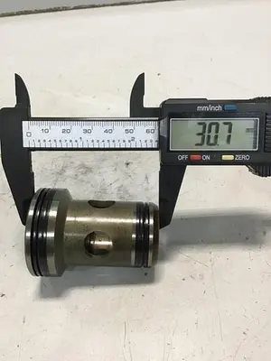 USED VICKERS 25-D10-30